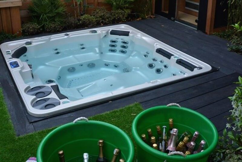 Self Cleaning 790 The Hot Tub And Swim Spa Company